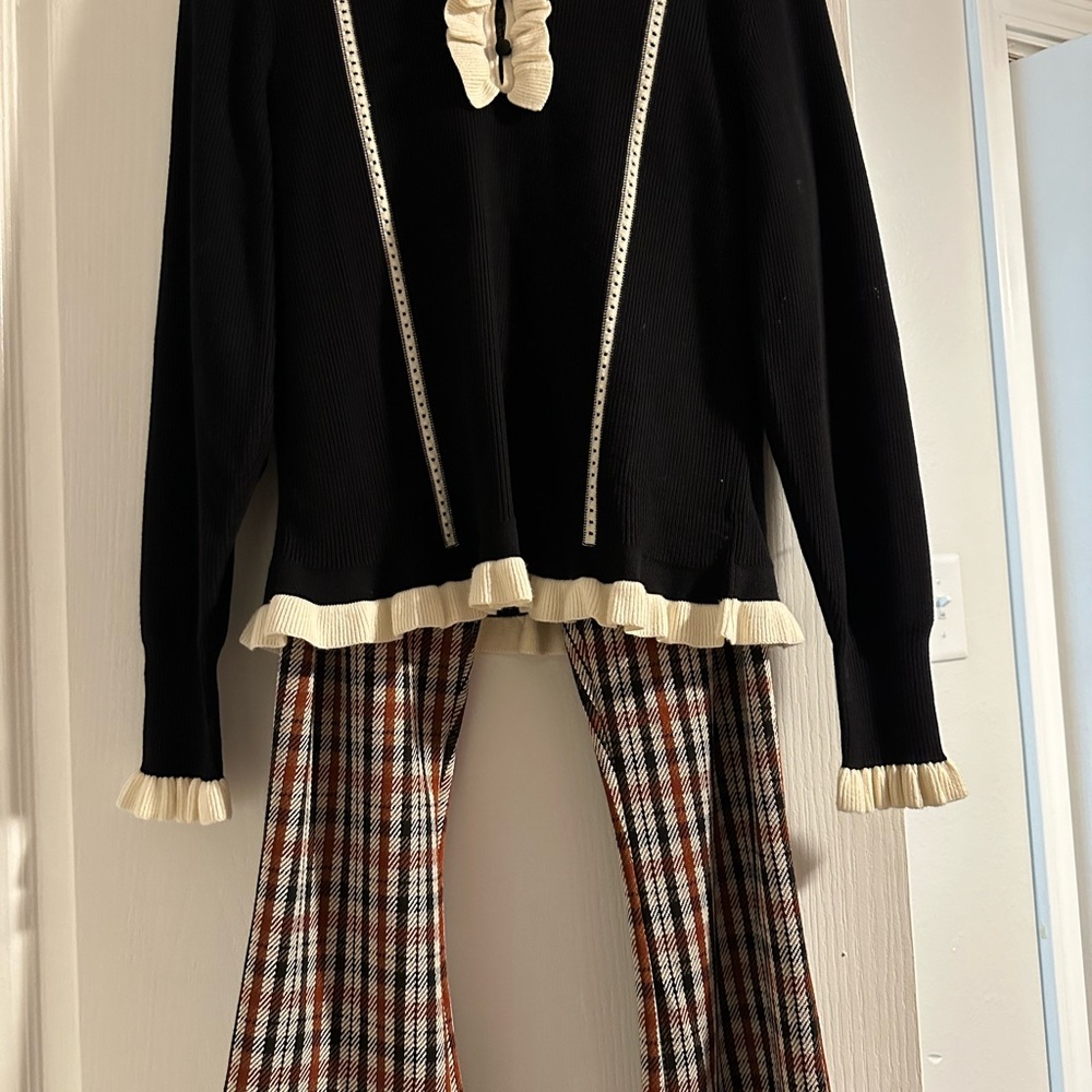 Cabi pants and sueter, selling as a set size M and 4